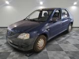 la photo d'une voiture bleue garée dans un garage