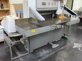une machine placée au milieu d'une pièce