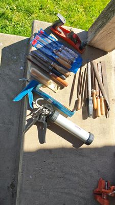 Lot d'outillage dont ciseaux à bois, lime et divers LOT A RE…