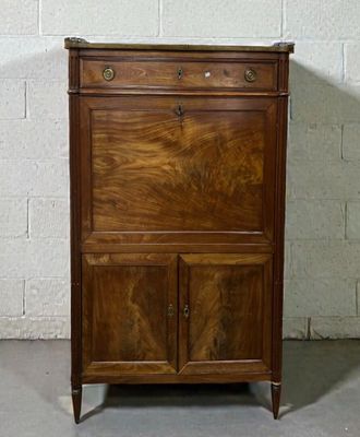 Secrétaire en acajou flammé ouvrant à un tiroir en partie su…