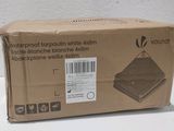 emballage d'une boîte contenant une couverture de camping imperméable, sur laquelle est apposé un code-barres