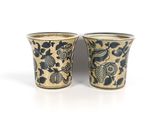 paire de vases bleus et blancs à motifs floraux