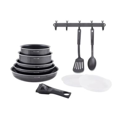 une photo représentant un ensemble d'ustensiles de cuisine et de bols