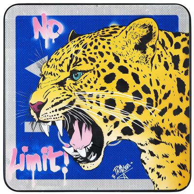une image représentant un léopard peint sur fond bleu