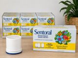 Plusieurs boîtes de Sentral sont posées sur une table à côté d'une plante