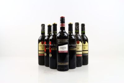 Réunion de 7 bouteilles de vin du monde divers, en bon état.