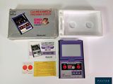 un Game & Watch posé sur une table blanche