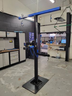 une machine placée au milieu d'une pièce