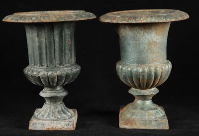 two vases that are sitting side by side on a black background