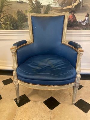 BERGERE en bois mouluré et sculpté de rosaces et cannelures …