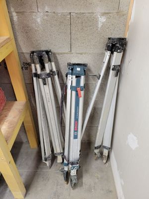 several tripods are lined up against a wall in the corner of a room
