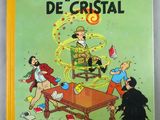 Le livre « Les et boules de cristal » est posé sur une table