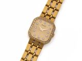 une photo d'une montre-bracelet pour femme dont le bracelet est orné de diamants