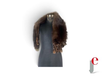 brown fox fur collar on a mannequin
