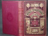 la couverture et le dos d'un livre rouge orné de lettres dorées