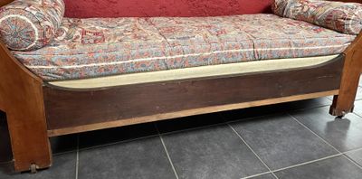 Lit de repos ou méridienne, reprise du style Empire, en bois…