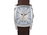 gros plan d'une montre sur fond blanc avec un bracelet marron