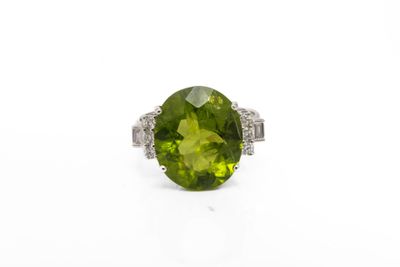 Bague en tourmaline verte et diamant
