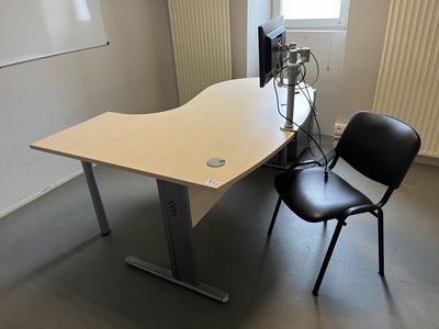 Bureau en mélaminé clair, écran sur bras et caisson, tableau…