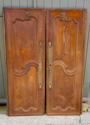 Paire de portes d'armoire anciennes en chêne avec ses entrée…