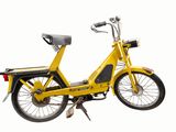 un vélo jaune garé sur une surface blanche