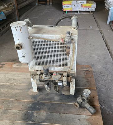a picture of a machine that is sitting on a pallet
