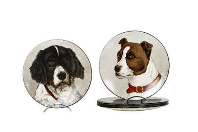 Suite de cinq assiettes en faïence à décor émaillé de portra…