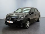 la photo d'une voiture noire garée dans une salle d'exposition