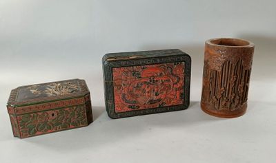 CHINE Lot de deux boîtes en laque et porte-pinceau en bambou…