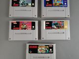 quatre cartouches de jeux Nintendo posées sur une table