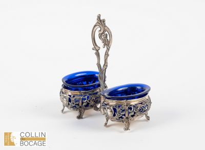 Salière-poivrière quadripode, prise rocaille. Interieur en v… - Photo 1