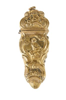 une image représentant une horloge en or sur laquelle figure un visage