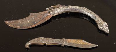 two knives that are sitting next to each other on a table
