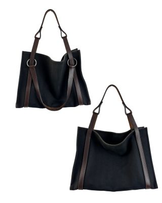 une paire de sacs noirs avec des anses marron sur fond blanc
