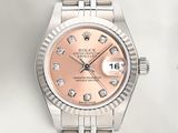 une montre Rolex avec des diamants sur le cadran