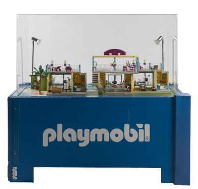 une vitrine Playmobil contenant un jeu de construction