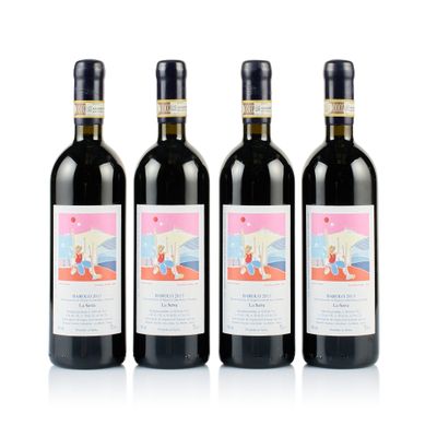 trois bouteilles de vin rouge posées l'une à côté de l'autre sur une surface blanche
