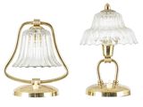 paire de lampes de table en laiton avec des abat-jours en verre dépoli