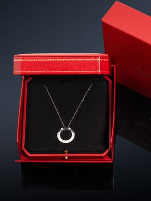 CARTIER Pendentif Modèle Love en or blanc 750 millièmes sert…