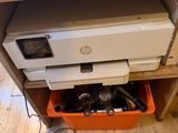 une image représentant une imprimante posée sur un bureau
