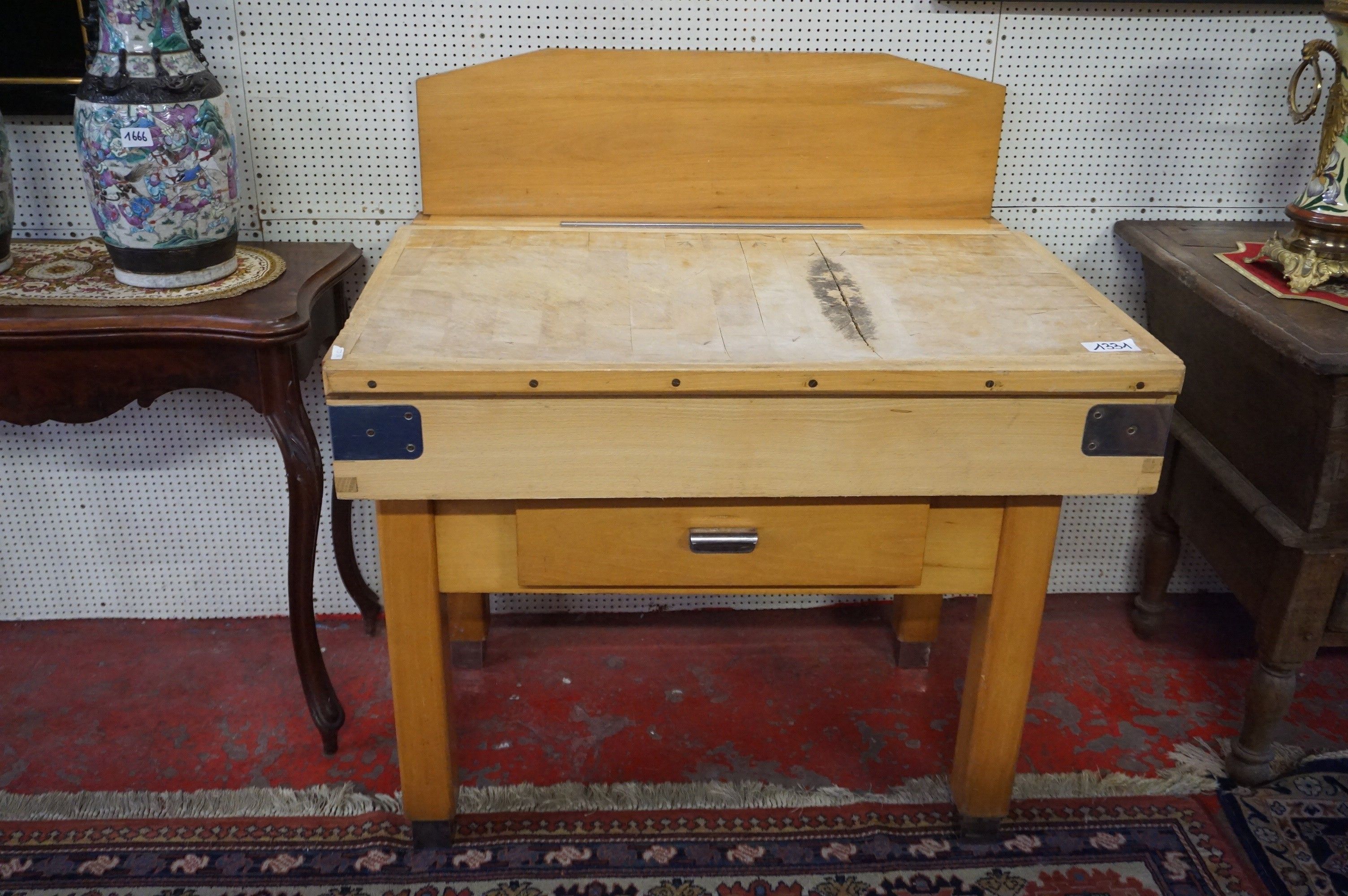 ancien billot de boucher – avec 1 tiroir en bas : H : 82 cm …