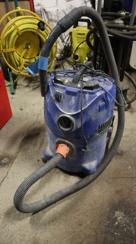 Aspirateur bidon Nilfisk, non testé