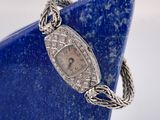 une photo d'une montre-bracelet pour femme sertie de diamants