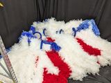 le drapeau américain est étendu sur le sol, à côté d'une échelle