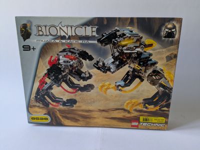 la boîte du lego bionicle est ouverte et prête à être jouée