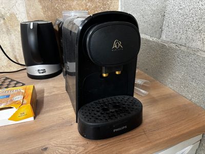 1 Machine à café PHILIPS accidentée