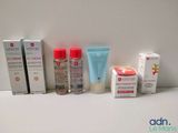 Plusieurs types de produits de soins de la peau sont alignés sur une table