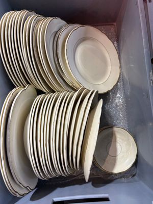 a lot of plates that are stacked in a box