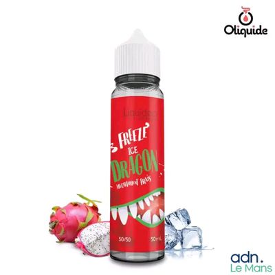 une bouteille de boisson avec du fruit du dragon et des glaçons à côté