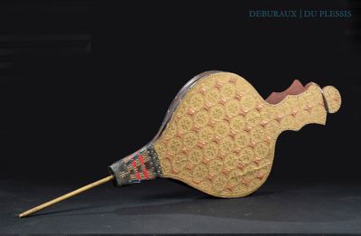 une image représentant un objet décoratif sur fond noir
